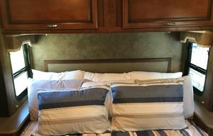 2014 Fleetwood RV Jamboree Sport 31M- LOW Miles