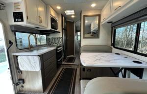 Awesome 2025 Thor Four Winds 22B
