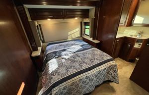 2017 Fleetwood Storm 36F - Will work w/your budget