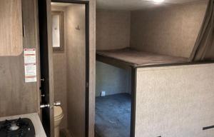 2020 Dutchmen RV Coleman Lantern LT Series 17FQ RV rental photo 4