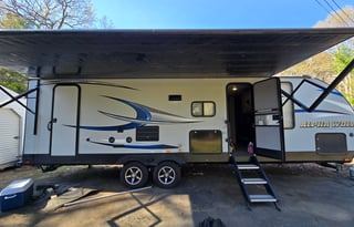 31.0 Cherokee Alpha Wolf 26DBH-L -  DELIVERY ONLY