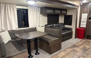 Kozy Kid Bunkhouse - 29ft / Sleeps 9