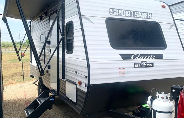 Get Out of Town!  2022 KZ Sportsmen Classic 181BH