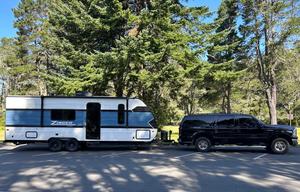 2025 Zinger Lite RV rental photo 4