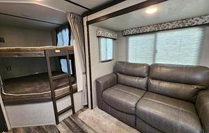 "Shelly": 28ft Bunkhouse, Pets + Film OK, Delivery