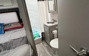 2025 Thor Motor Coach Geneva 22VT Chevy RV rental photo 8