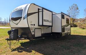 Flagstaff Micro Lite | Modern and cozy w/ 2 slides