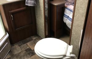 2014 Fleetwood RV Jamboree Sport 31M- LOW Miles