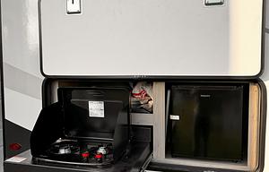 Modern Fifth Wheel – Your Home on the Road