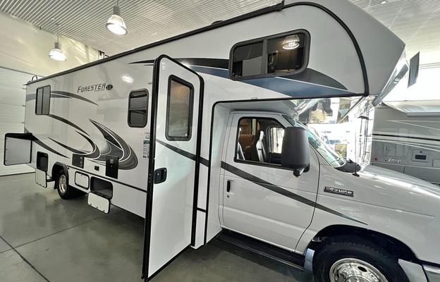 2022 31' Forest River/Unlimited Miles - Pristine!