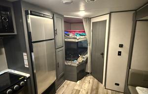 2022 Dutchmen RV Aspen Trail LE 29DB RV rental photo 10