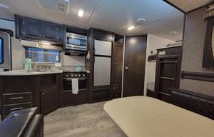 ★Full Size BUNKS★Private Queen Room★Exit 407