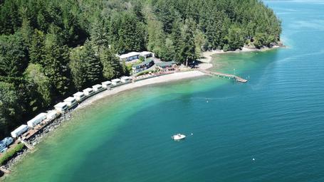 Iliana's Glamping Village at Mike's Beach Resort