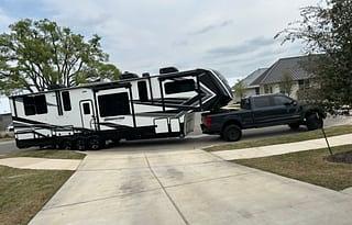 2021 Momentum 376THS RV rental photo 1