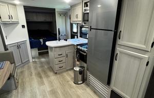 Beautiful Family Friendly 33 ft. Aurora RV