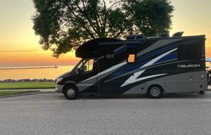 Pet Friendly, Easy to Drive. Mercedes 24 ft, Diesel