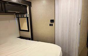 Roomy 2022 Jayco Greyhawk
