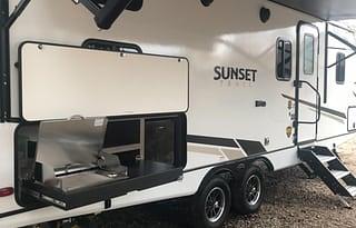 2022 CrossRoads Sunset Trail KING BED DUAL AC's