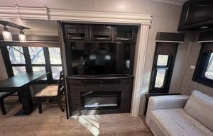 The Eagle Retreat – Luxury Jayco Eagle King Suite