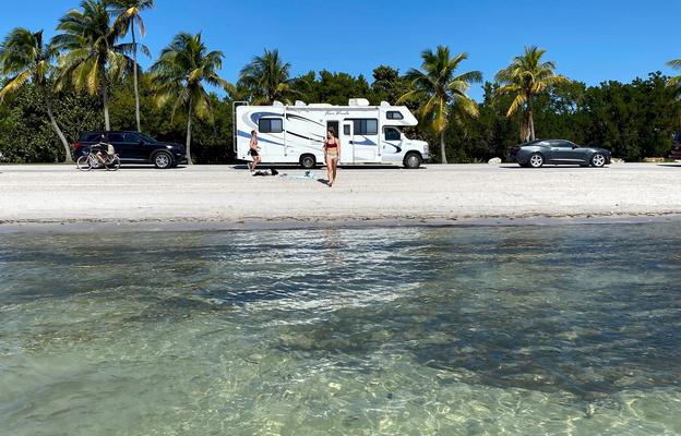Free 200 miles/night! -  30' Thor FourWinds ClassC