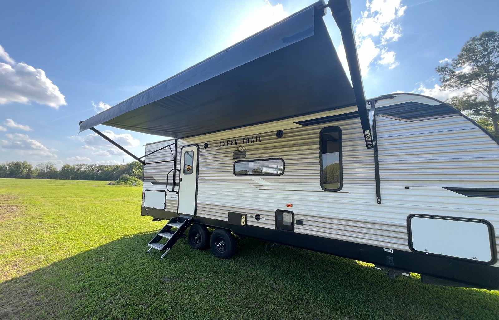 Clean & Fully Stocked Travel Trailer