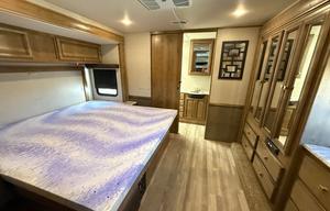 33 ft motorhome - sleeps 6
