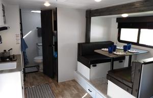 Family-Friendly, Easy-Tow Camper Sleeps 6 w/Bunks