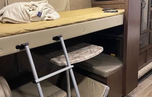 2020 Thor Freedom Elite 30FE Sleeps 8 Clean!