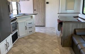 Glamping Haven: 2 Bdrms, Cozy Fire & Paws Welcome!