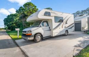 Easy to Drive Comfy RV Rental