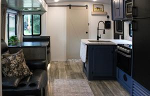21 Outback Ultra Lite-Half ton / Pet Friendly