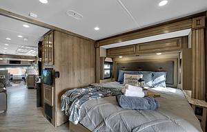 North Cascades Bounder | Luxury | Spacious | Vegas