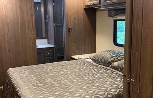 Sir Sleeps-A-Lot 2019 Coachmen Mirada 35BH Bunks