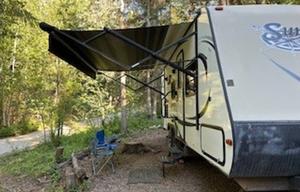 Stationary Cute Camper & FHU Space near Glacier NP