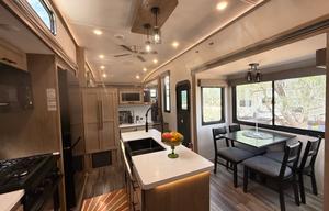 Luxury Condo on Wheels | 1½ Baths & Front Living