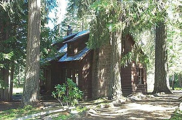 001, Loop: AREA CLACKAMAS LAKE HISTORIC CABIN