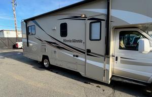 CHARLES - 2017 Winnebago Minnie Winnie 27Q