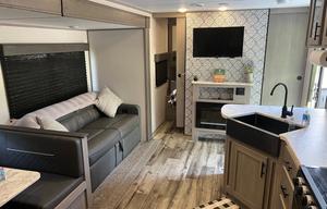 Spotless!  2022  RV Coleman Lantern Series 263BH