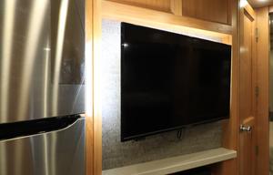 Beautiful luxury RV is Kid and Pet friendly!