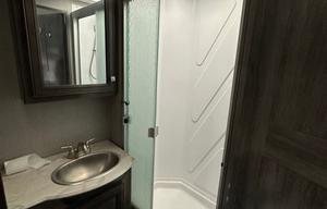2021 Fleetwood RV Flair 29M RV rental photo 19