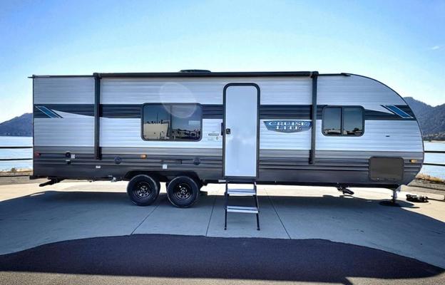 2024 Salem Sleeps 8 With Bunk Beds & Solar!