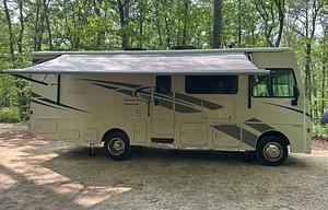 Winnebago-Superior Ride-Deluxe Living-Family Fun