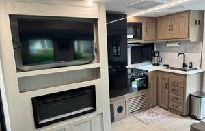 2025 Freedom Express 1.5 Bath, Fully Equipped!