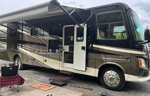 2011 Damon Challenger 368 RV rental photo 5