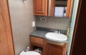 2016 Storm 32H RV rental photo 9