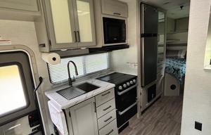 2025 Thor Motor Coach Four Winds 25V RV rental photo 15