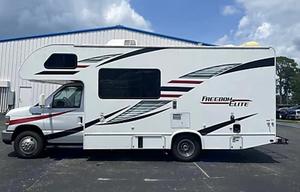 2020 Four Winds 22E RV rental photo 3
