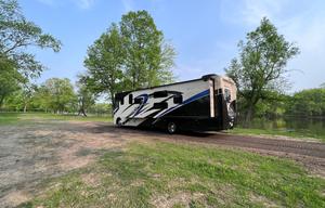 Large Luxury RV with Bunkbeds, Delivery Offered!