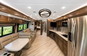❦ Discovery Pie ❦ Luxe Diesel • Sleeps 10 • Lounge
