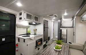 R-POD 193 w/King Size Bed **Delivery Offered**